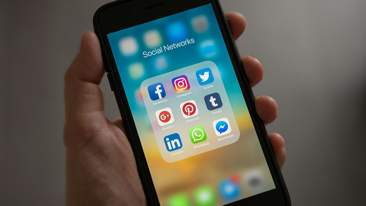 7 Best AI Social Media Post Generators