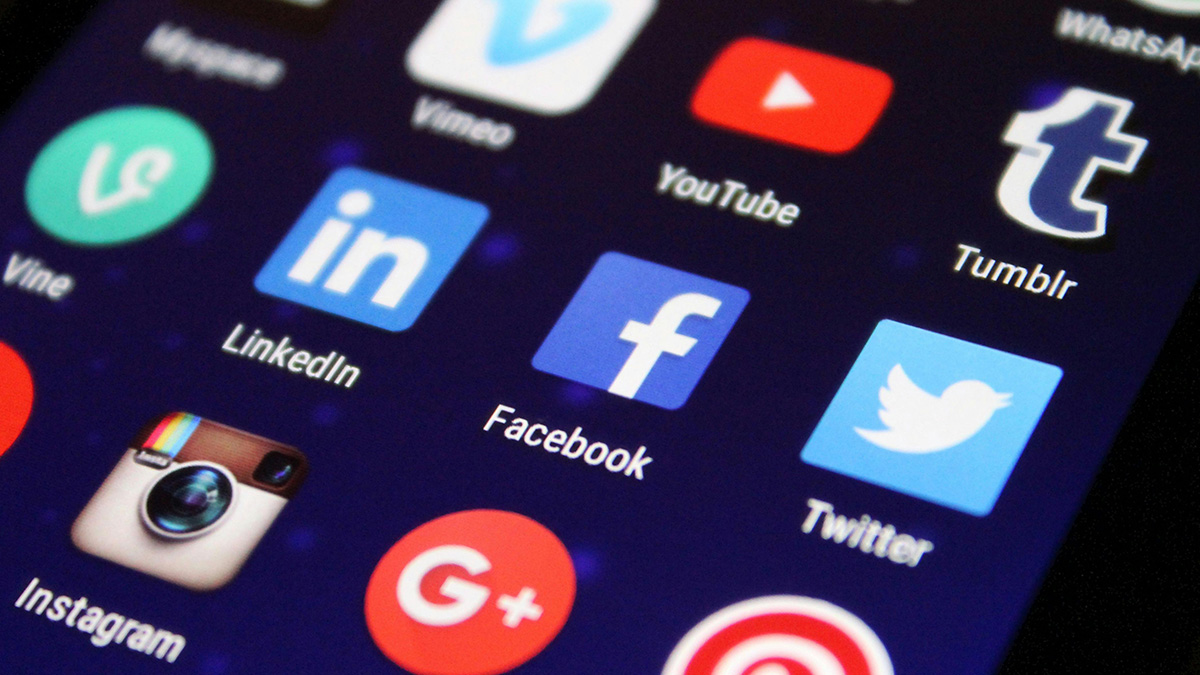 7 Best AI Social Media Post Generators: Find Catchy Posts Radaar.io Simple and Direct Posting